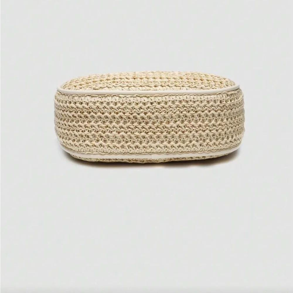 Elegant Cream Woven Handbag - Picture 7 of 10
